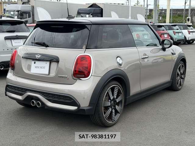 Bmw MINI 2022-04 8848485-3