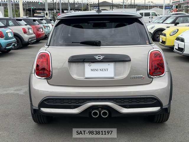 Bmw MINI 2022-04 8848485-4