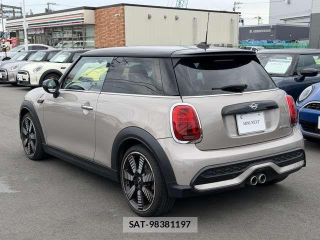 Bmw MINI 2022-04 8848485-5
