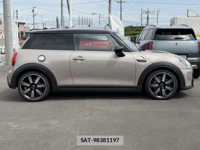 Bmw MINI 2022-04 8848485-7