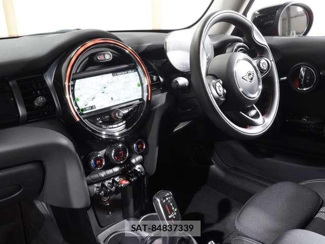 Bmw MINI 2021-04 8871472-15
