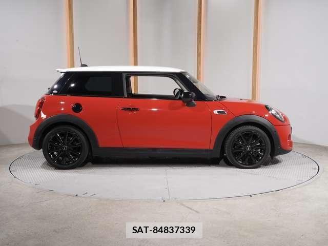 Bmw MINI 2021-04 8871472-21