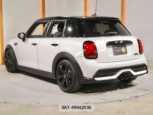 Bmw MINI 2023-08 5872236-9