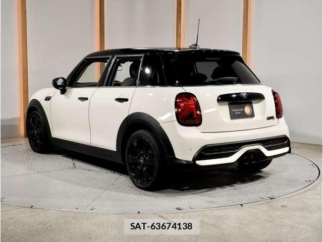 Bmw MINI 2022-02 8883928-1