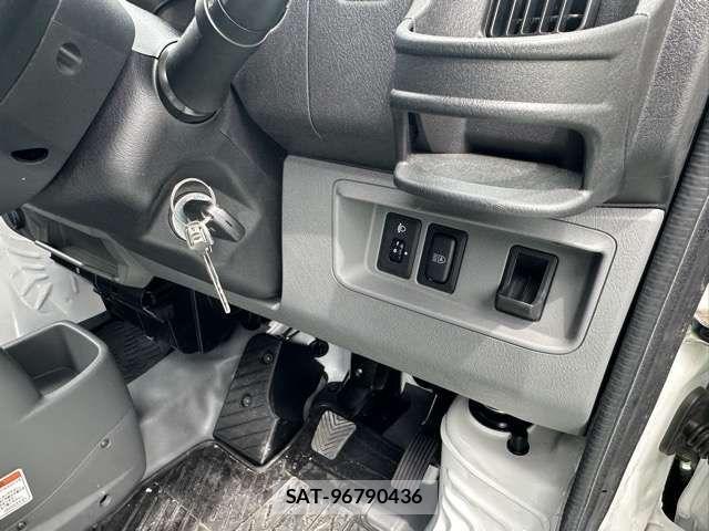 Mitsubishi MINICA 2025-01 7455832-12