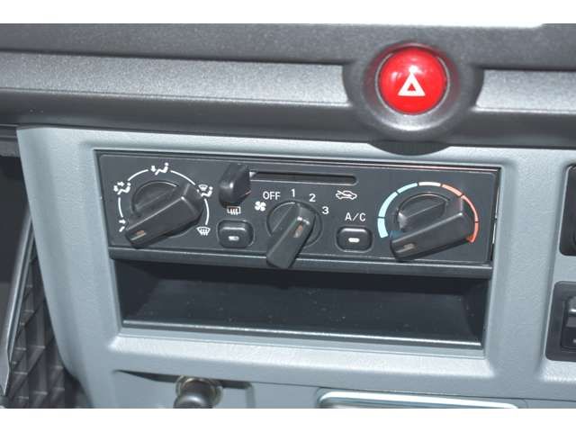 Mitsubishi MINICAB MIEV 2022-12 475642-8