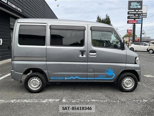 Mitsubishi MINICAB MIEV 2011-12 6676938-11