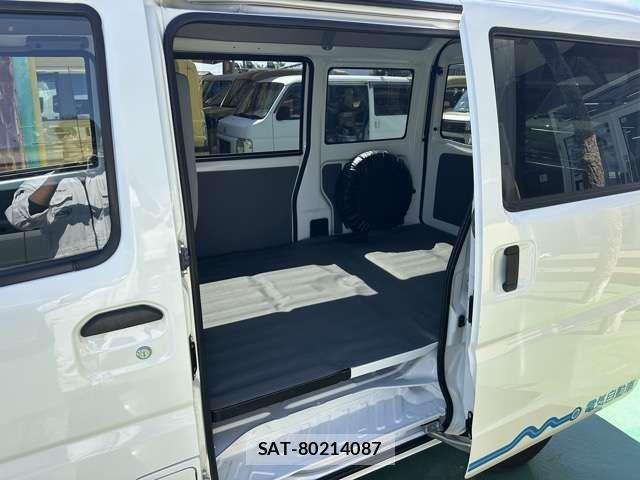 Mitsubishi MINICAB MIEV 2023-08 7618143-5