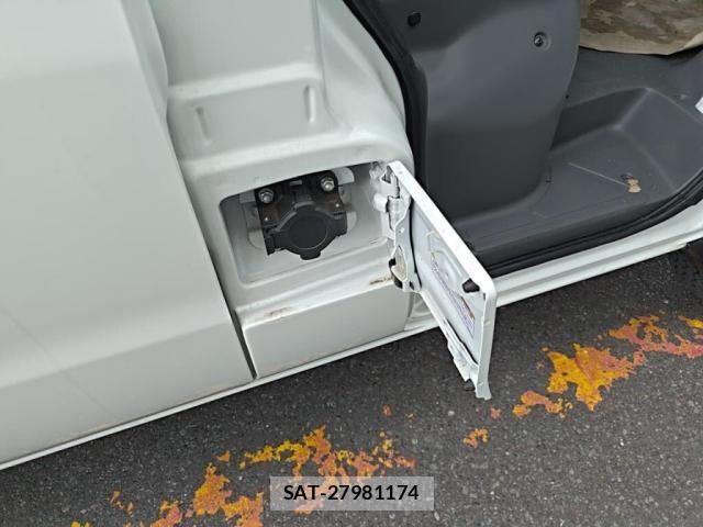 Mitsubishi MINICAB MIEV 2025-01 8354983-10