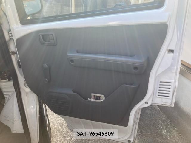 Mitsubishi MINICAB MIEV 2016-12 8438434-9
