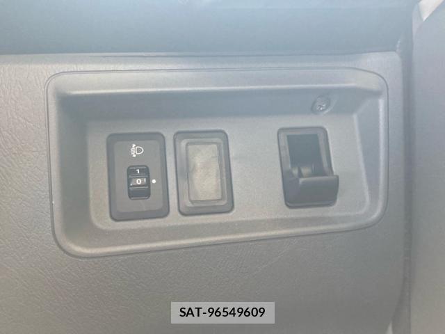 Mitsubishi MINICAB MIEV 2016-12 8438434-19