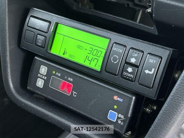 Mitsubishi MINICAB TRUCK 2015-06 1413529-21