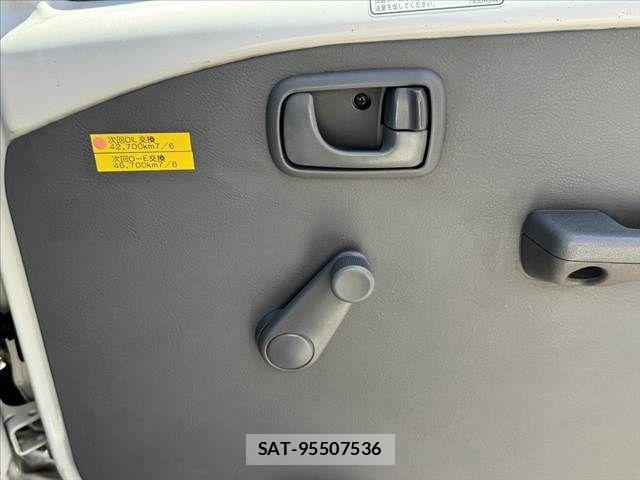 Mitsubishi MINICAB TRUCK 2006-07 6683883-17