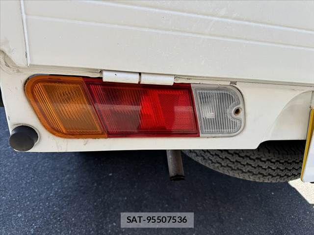 Mitsubishi MINICAB TRUCK 2006-07 6683883-24
