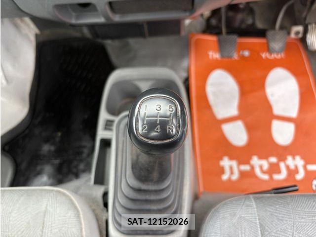 Mitsubishi MINICAB TRUCK 2006-05 7725801-8