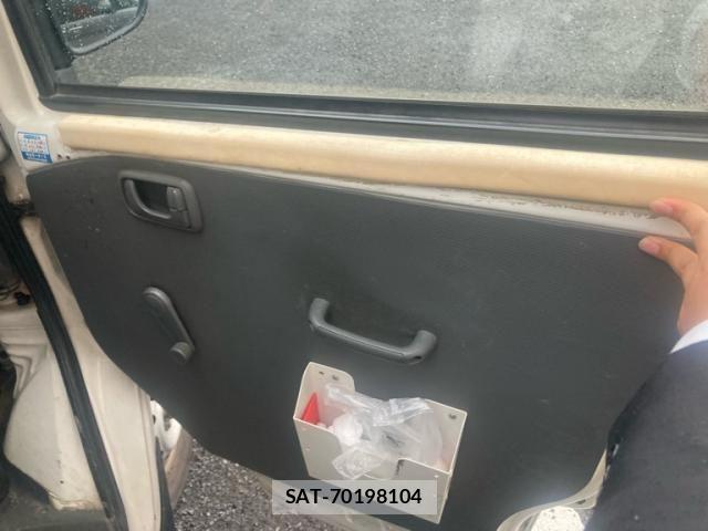 Mitsubishi MINICAB TRUCK 2000-01 8100479-13