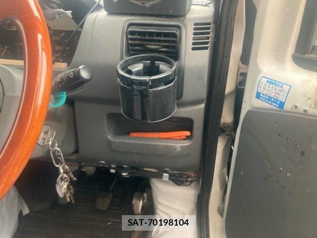Mitsubishi MINICAB TRUCK 2000-01 8100479-14