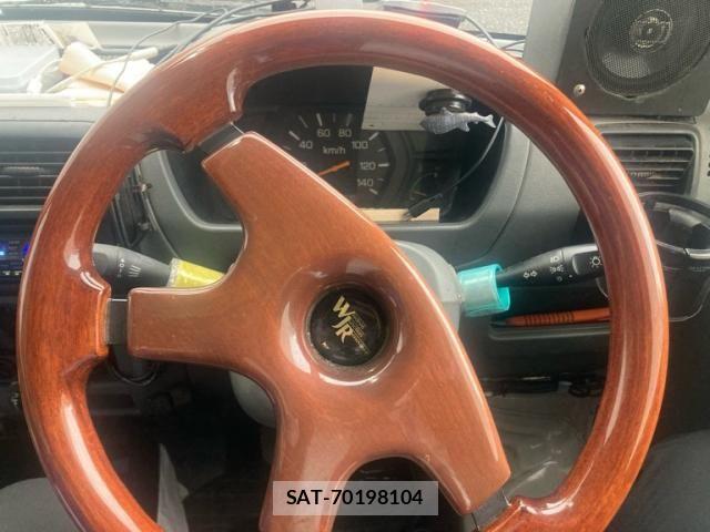 Mitsubishi MINICAB TRUCK 2000-01 8100479-18