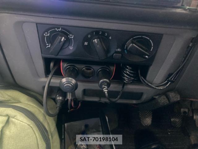Mitsubishi MINICAB TRUCK 2000-01 8100479-21
