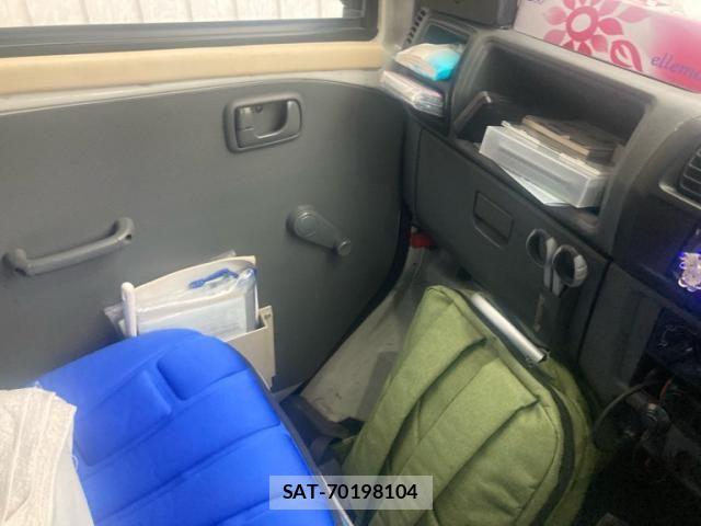 Mitsubishi MINICAB TRUCK 2000-01 8100479-23