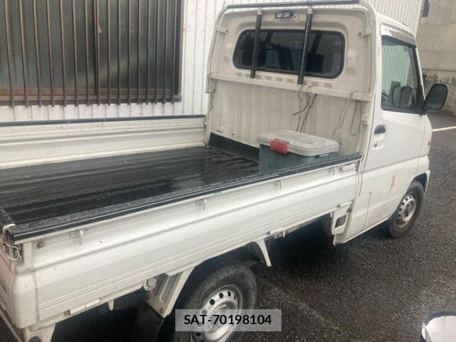 Mitsubishi MINICAB TRUCK 2000-01 8100479-5