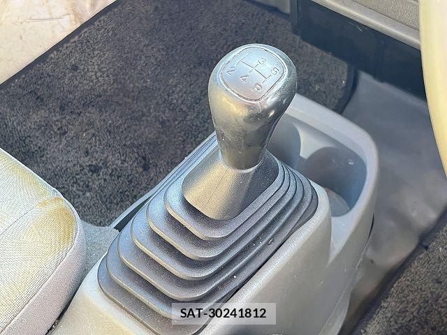 Mitsubishi MINICAB TRUCK 2004-06 8131259-27