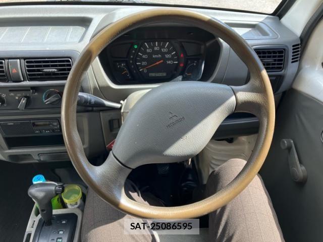 Mitsubishi MINICAB TRUCK 2005-12 8883934-12