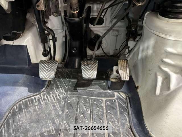 Mitsubishi MINICAB TRUCK 2000-01 4422249-26