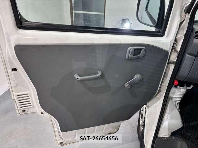 Mitsubishi MINICAB TRUCK 2000-01 4422249-28
