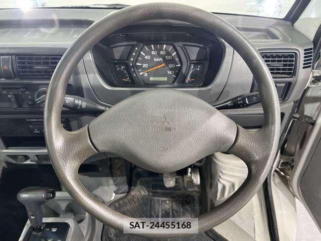 Mitsubishi MINICAB TRUCK 2003-02 6752416-17