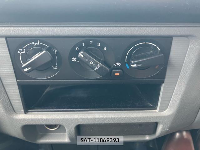 Mitsubishi MINICAB TRUCK 2000-01 7059618-16
