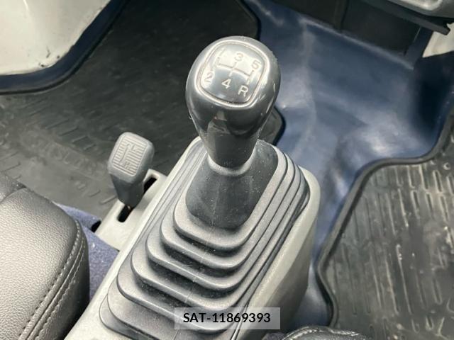 Mitsubishi MINICAB TRUCK 2000-01 7059618-17