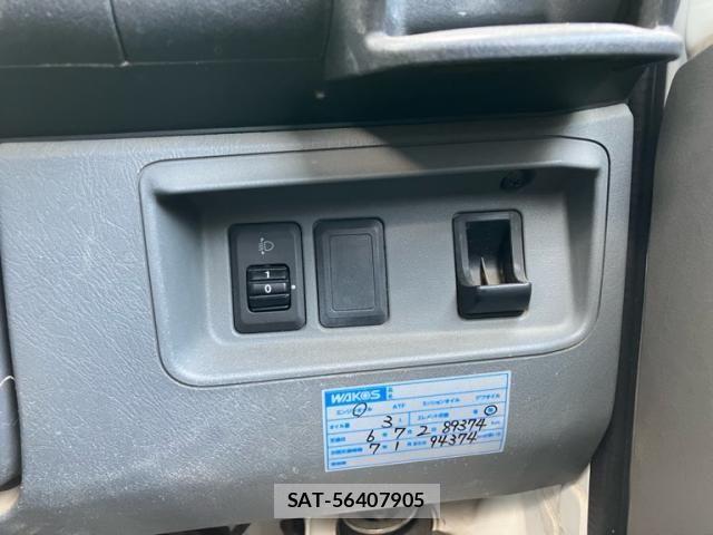 Mitsubishi MINICAB TRUCK 2010-07 7455836-17