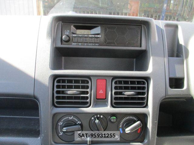 Mitsubishi MINICAB TRUCK 2022-06 8315477-11