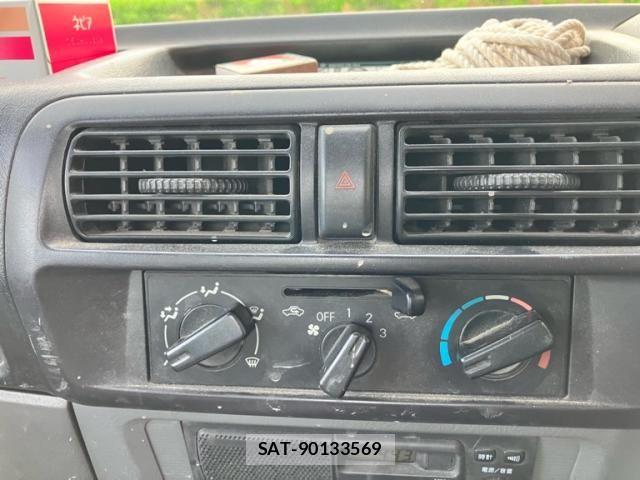 Mitsubishi MINICAB TRUCK 2009-05 8457919-18