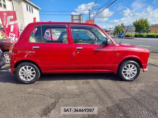 Daihatsu MIRAGINO 2000-01 1124318-3