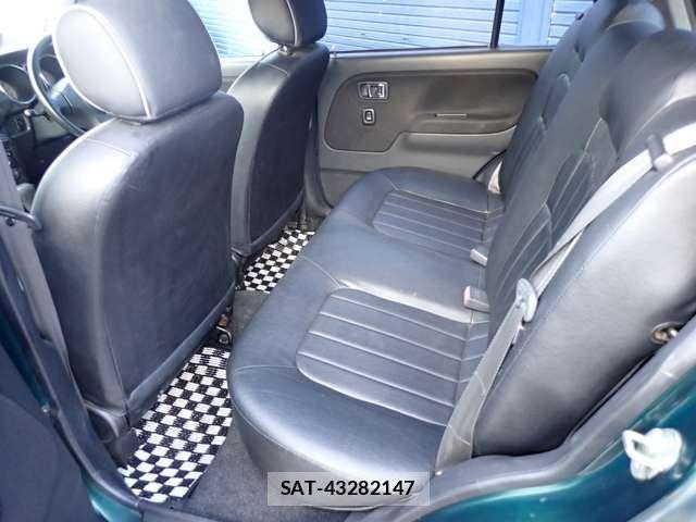 Daihatsu MIRAGINO 2004-02 3379936-9