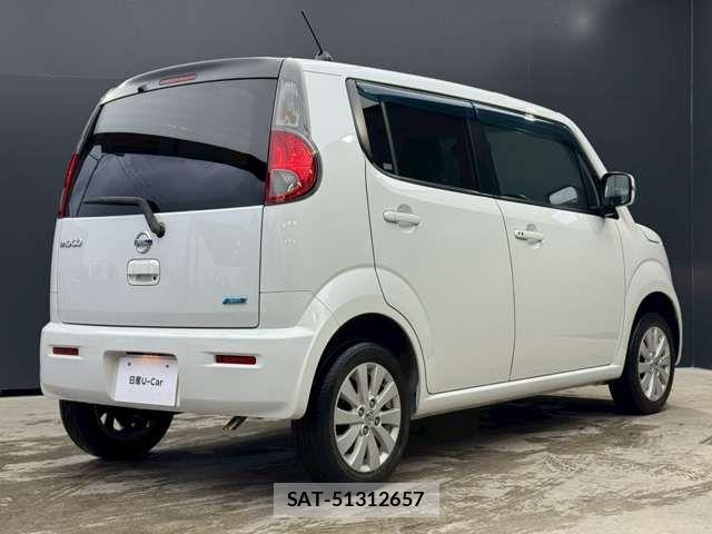 Nissan MOCO 2014-11 6676982-1
