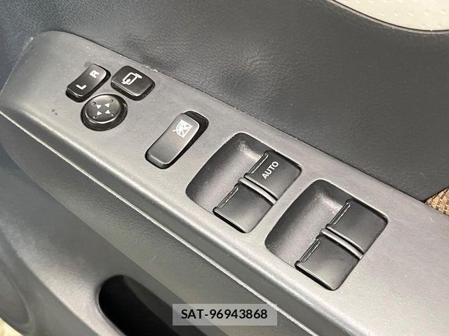 Nissan MOCO 2011-06 6815995-6