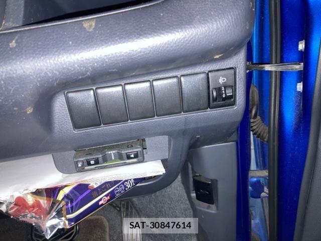 Nissan MOCO 2013-02 7618267-16