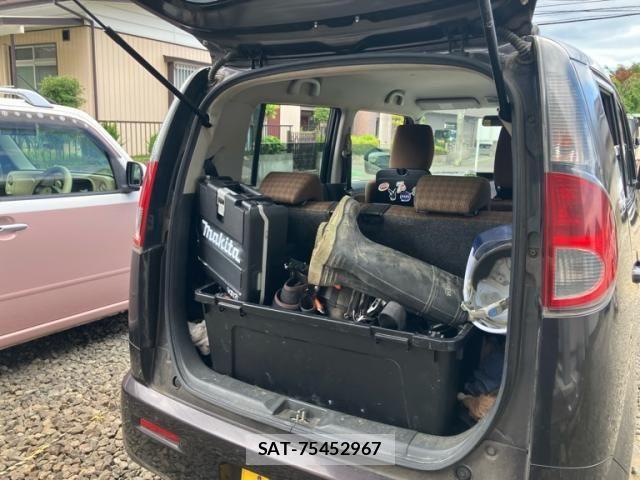 Nissan MOCO 2014-11 8074679-7