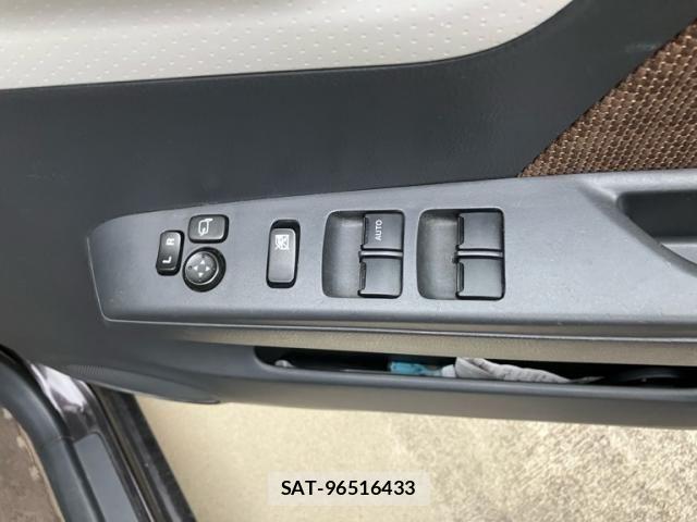 Nissan MOCO 2011-11 8230903-12