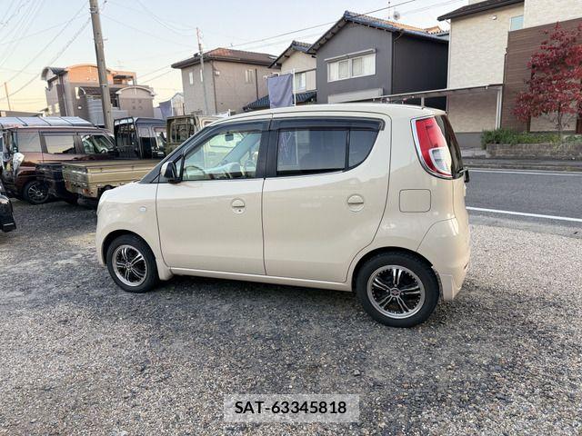 Nissan MOCO 2007-03 8666556-17
