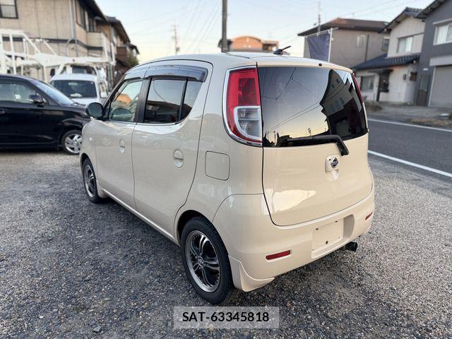 Nissan MOCO 2007-03 8666556-2