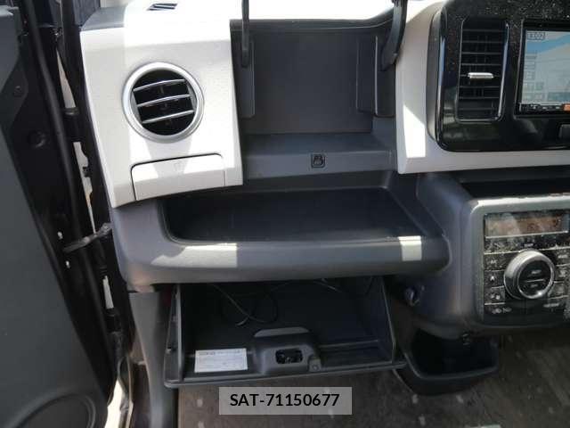 Nissan MOCO 2016-02 8660359-20