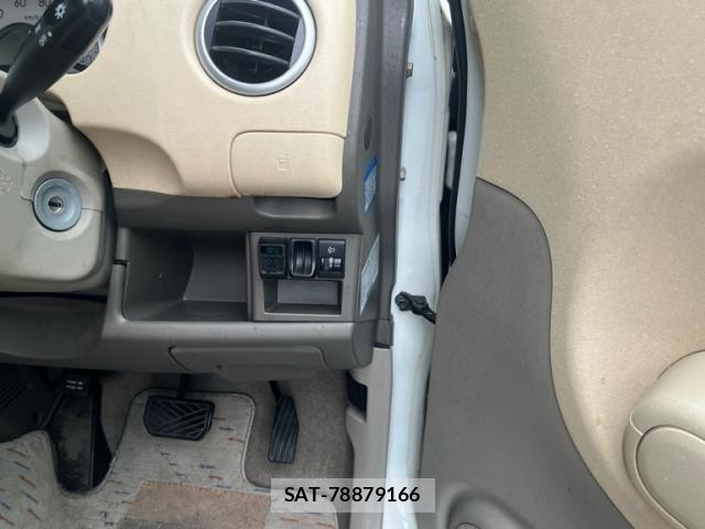 Nissan MOCO 2009-04 8744249-10