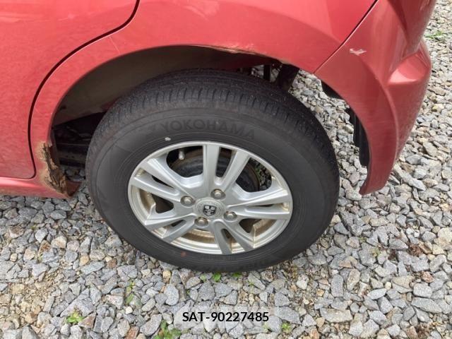 Nissan MOCO 2013-01 8230917-9