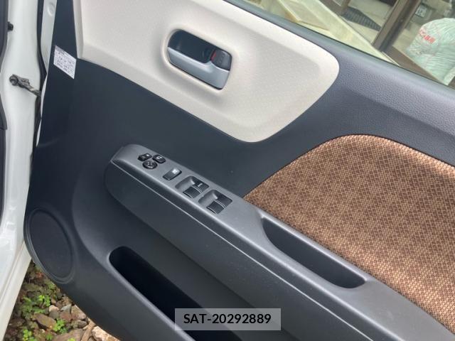 Nissan MOCO 2014-10 8230916-17