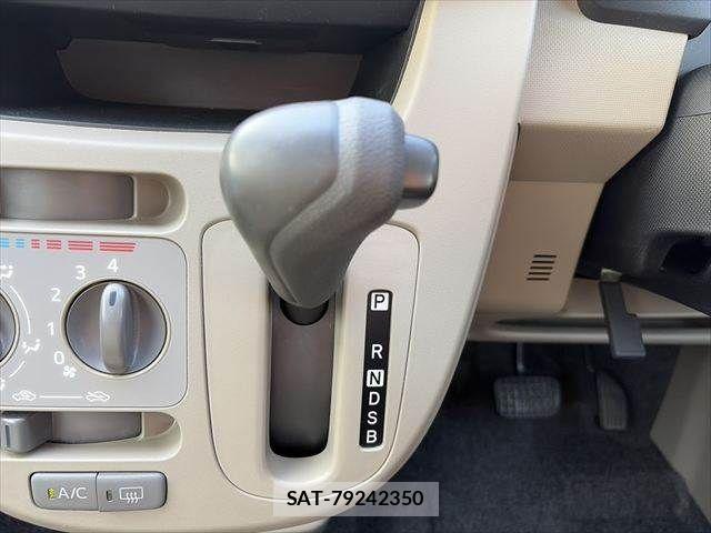 Daihatsu MOVE 2013-07 8158839-29