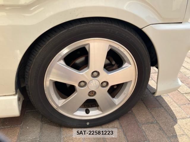 Daihatsu MOVE 2002-03 8208839-2